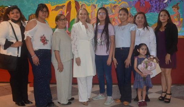 Exposición colectiva femenina