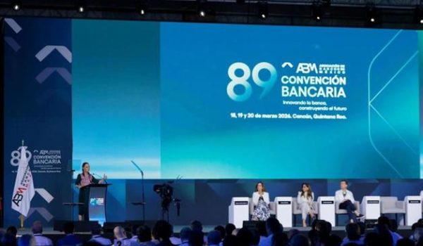 Sheinbaum: la banca debe dar más al país