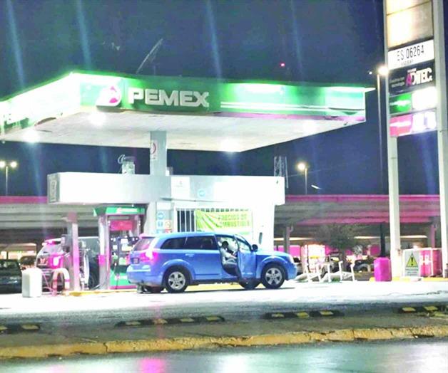 Autoridades energéticas revelan que fueron cerradas en el estado por incumplimientos graves y combustible presenta algún grado de adulteración, señaló el secretario de Desarrollo Energético