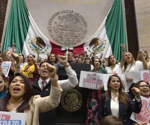 Con la unión entre el PAN, PRI, así como el Verde y PT, Morena no consiguió la mayoría necesaria para aprobar este ajuste, por lo que Ricardo Monreal anunció la implementación de un 