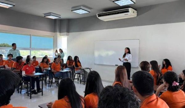 Falta de dinero frena titulación de egresados