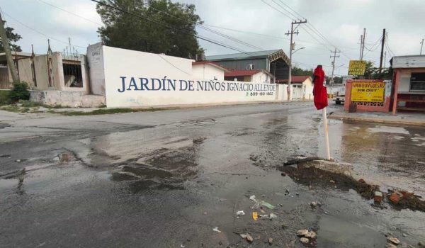 Se hunden en aguas negras