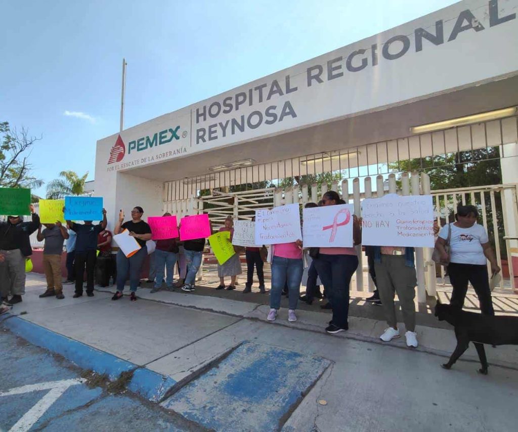 La falta de especialista, medicamentos y condiciones básicas ha interrumpido tratamientos; familias acusan que deben cubrir hasta el 90% de los costos, con gastos de hasta 100 mil pesos mensuales