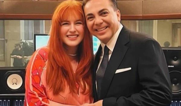 Vuelve a sonreírle el amor