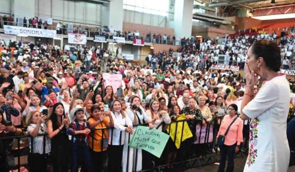 Celebra Sheinbaum a las madres con pensión