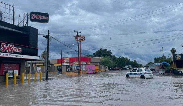 Colapsan calles de Reynosa tras lluvia