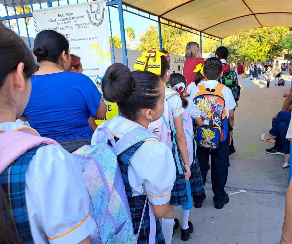 Padres advierten falta de planeación y de consulta con las familias y consideran que reforzamientos en agosto no compensarían semanas perdidas