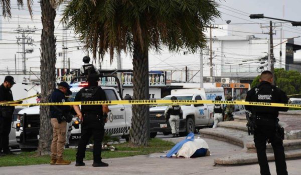 Ejecutan a ciudadano; muere una estudiante