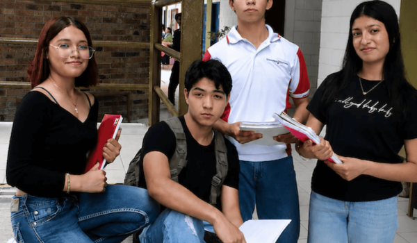 Conmemoran el Día del Estudiante en México