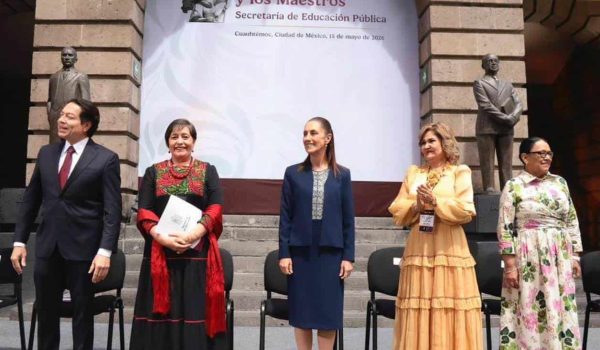 Claudia Sheinbaum reconoce a docentes con alza salarial