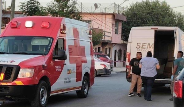 Muere niña tras caer en cubeta con agua