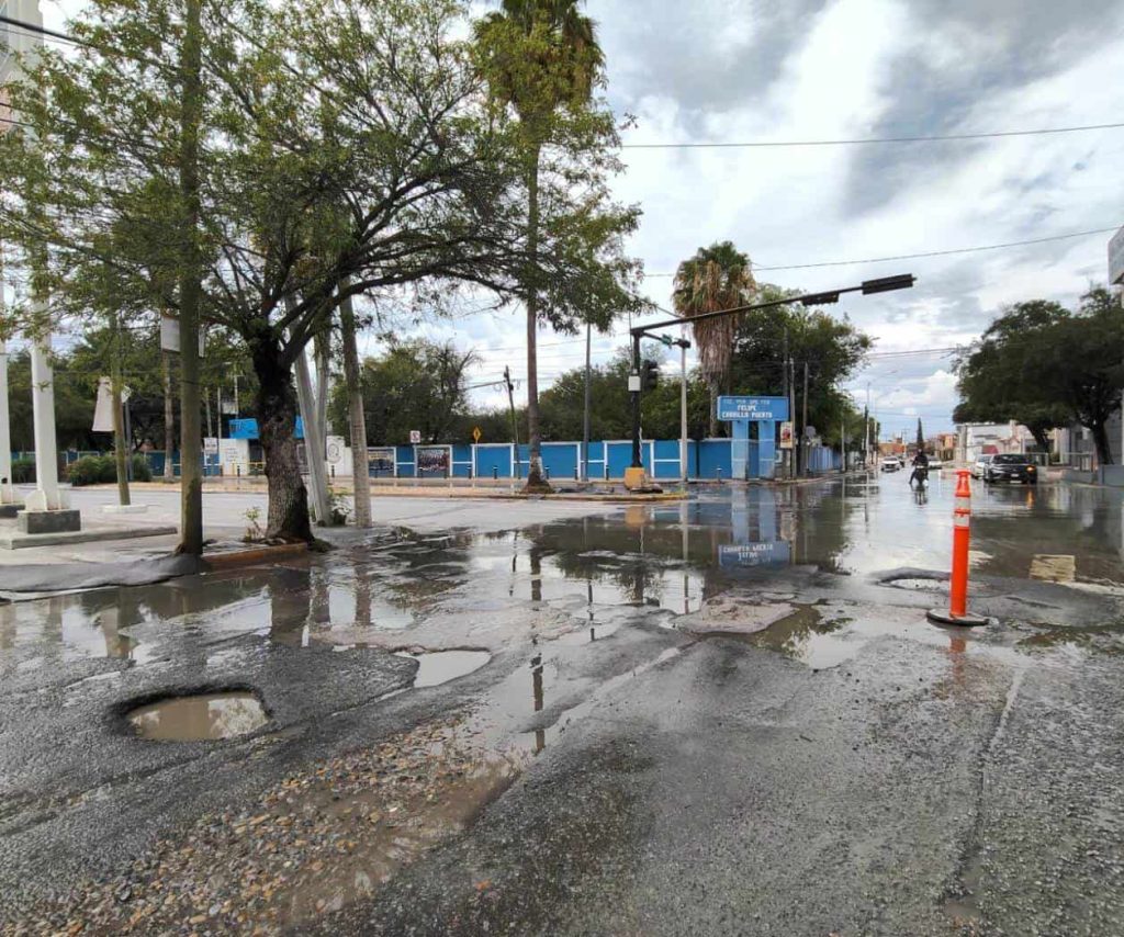 Baches, hundimientos y tramos destruidos reaparecieron tras las precipitaciones, revelando problemas persistentes en la infraestructura vial