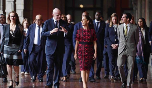 Recibe Sheinbaum a la cúpula de FIFA