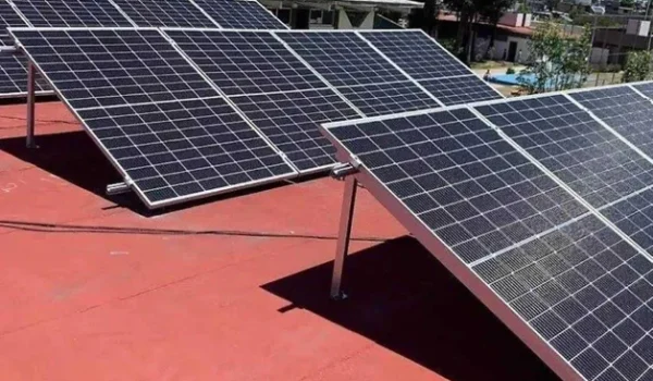Proyectan regular instalación de paneles
