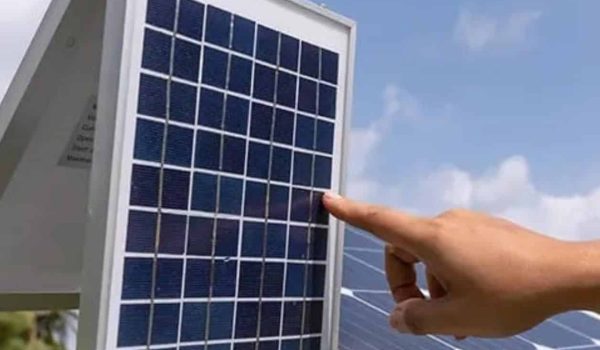 Proponen paneles solares a pagos en recibos de luz