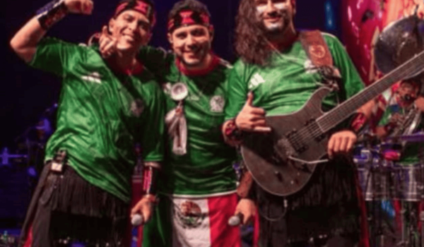 Banda Cuisillos festeja el triunfo de México en escenario